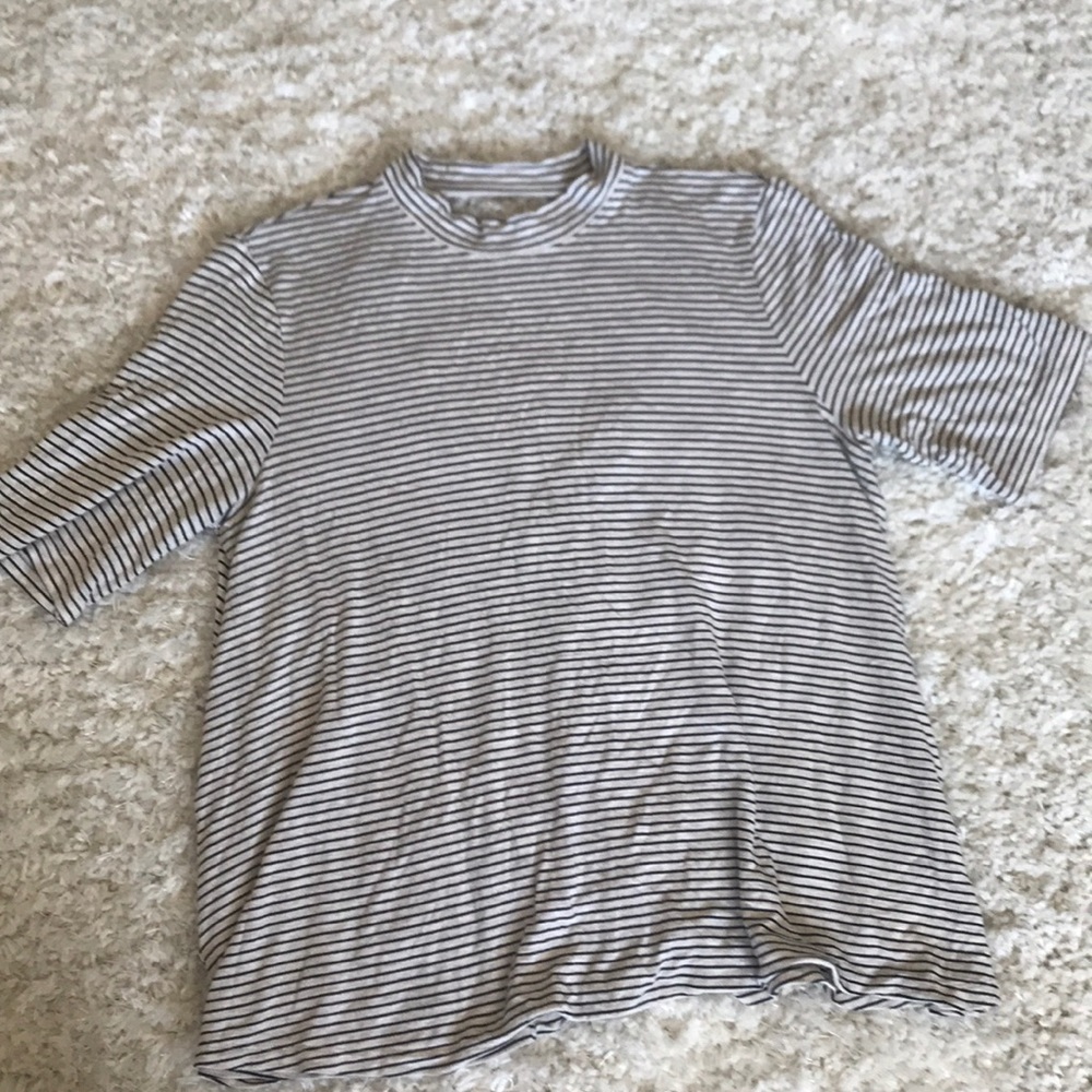 AE quarter length sleeve shirt